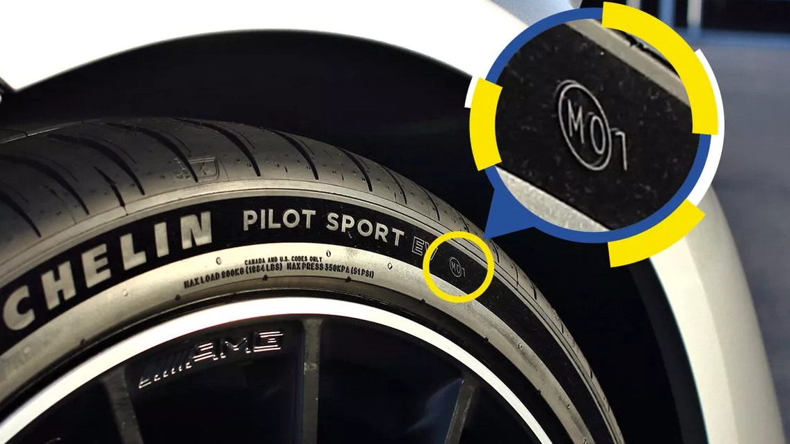 Voorbeeld OE-markering op bandenzijwand